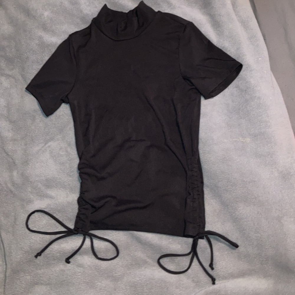Tight fitting Black turtle neck crop top🤩